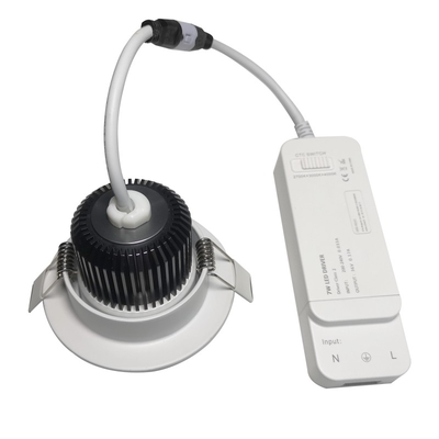 防眩屋外のスマートなLED Downlights UGR TUYAシステム ホテルのための7ワットの穂軸