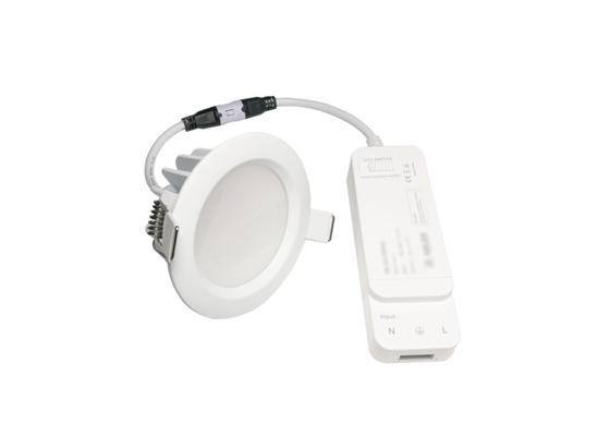 9Wはスマートな導かれたDownlights CCT表面によって取付けられるAC 200-240V速いコネクターを防水します