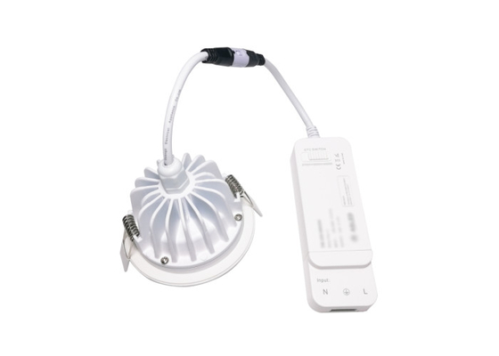 9Wはスマートな導かれたDownlights CCT表面によって取付けられるAC 200-240V速いコネクターを防水します