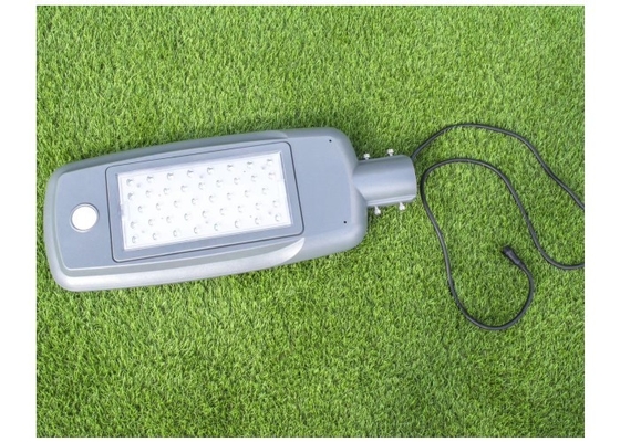 回転太陽電池パネルとの耐久の太陽動力を与えられたLEDの街灯5500K IP65 50W